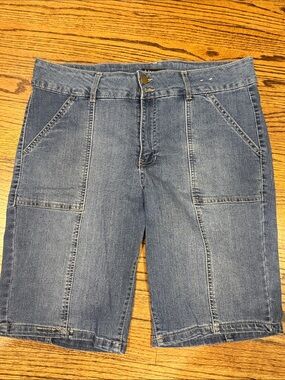 Women’s Blue Denim Knee-Length Cargo Shorts